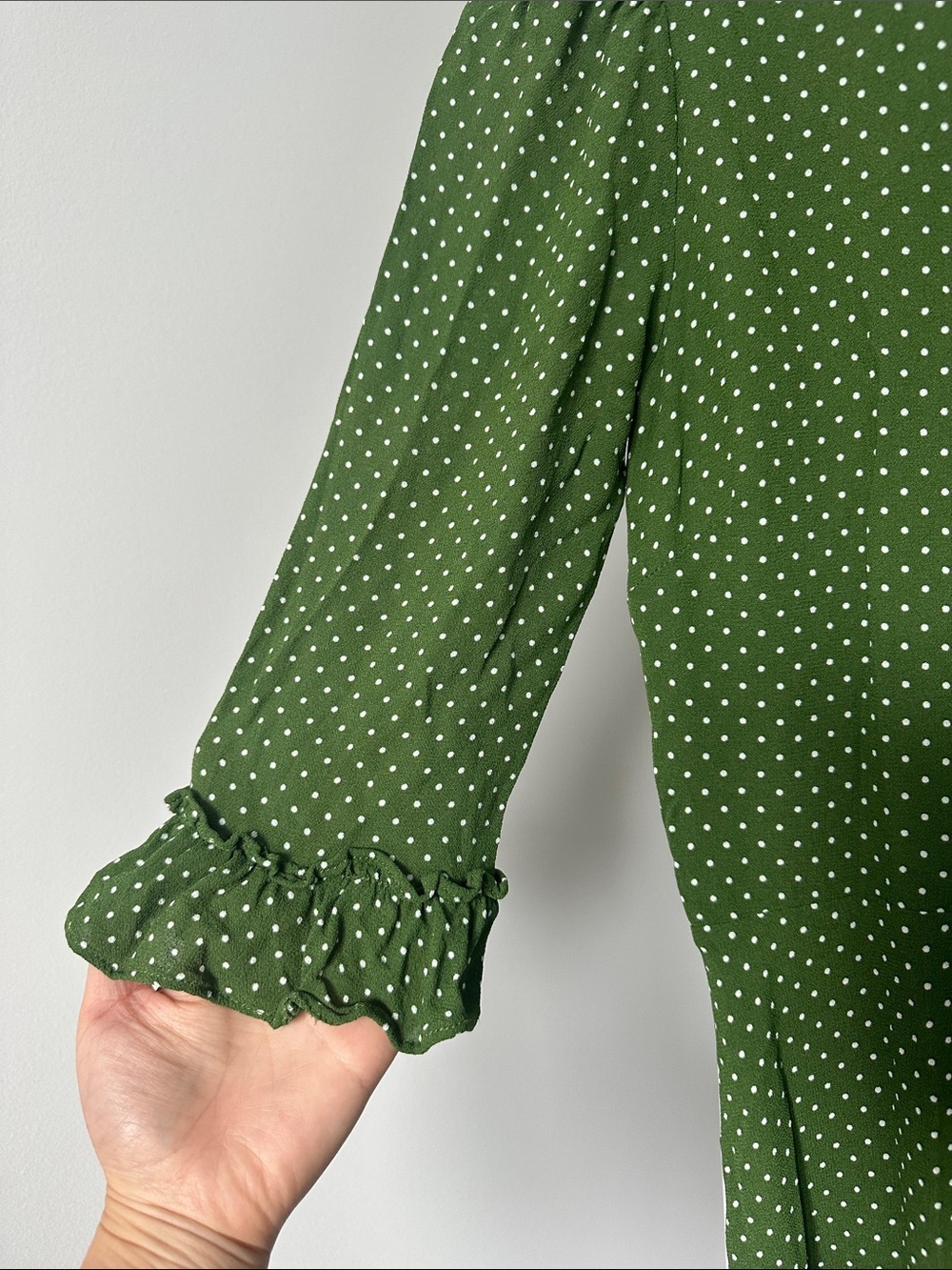 Reformation Doutzen Green White Polka Dot Ruffle Hem mini Dress size 2 - Picture 4 of 9